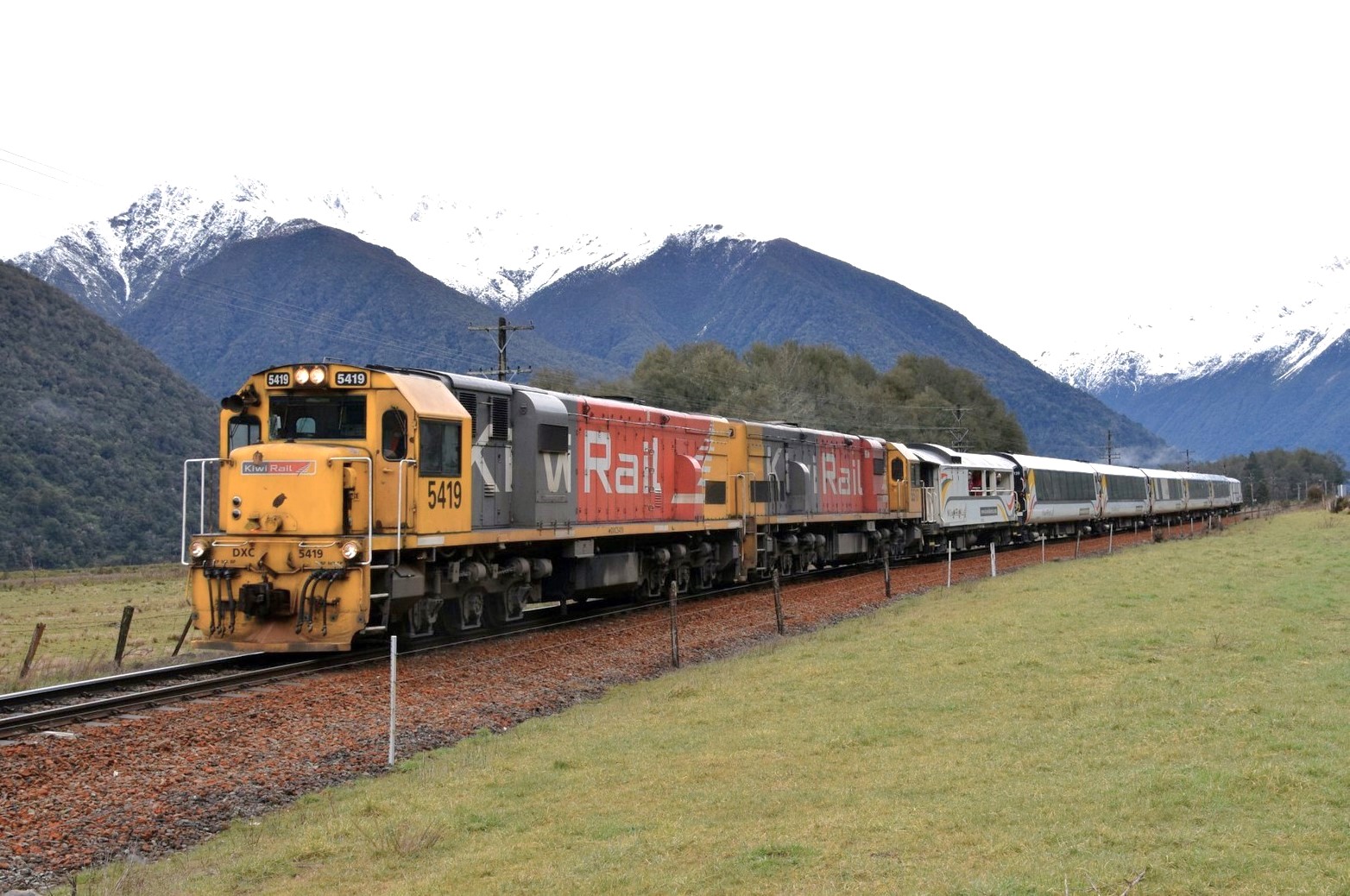 A TranzAlpine train photographed in 2016