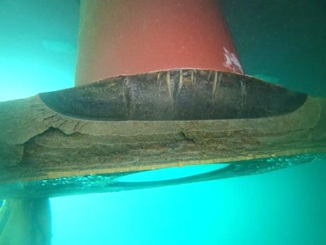 Initial survey of rudder stock showing fractured palm