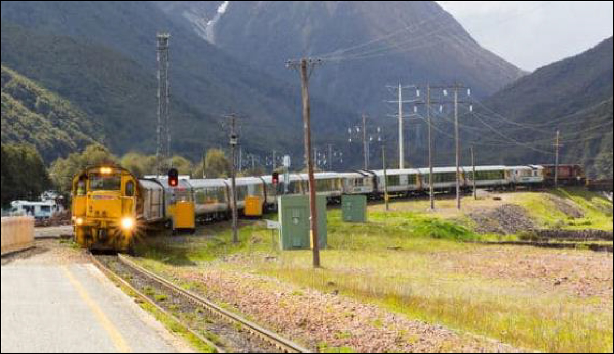 TranzAlpine train service arriving at Arthur’s Pass station