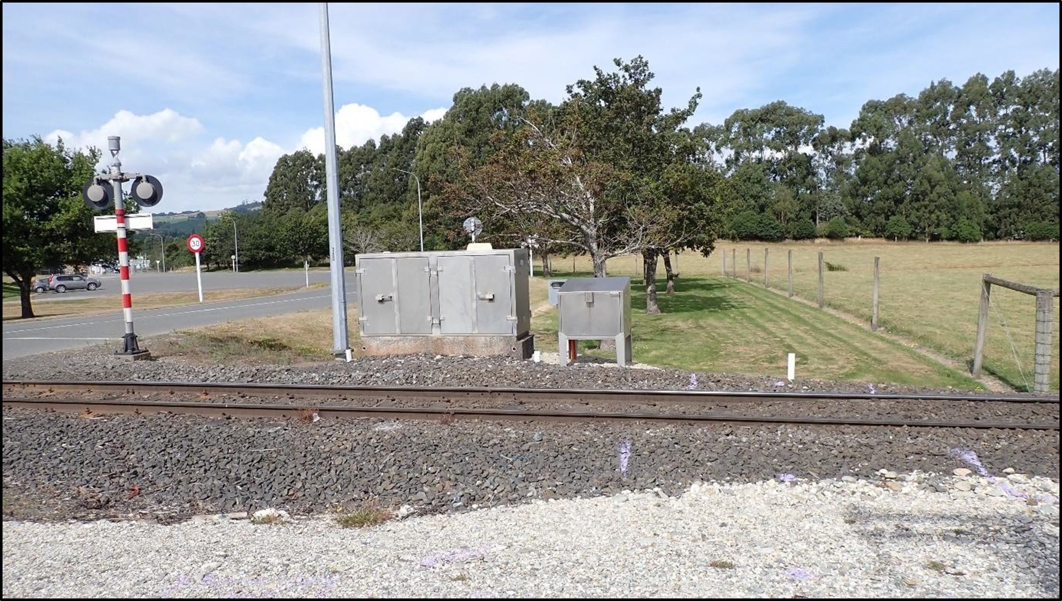 Photo of the signalling cabinet located near track at the crossing