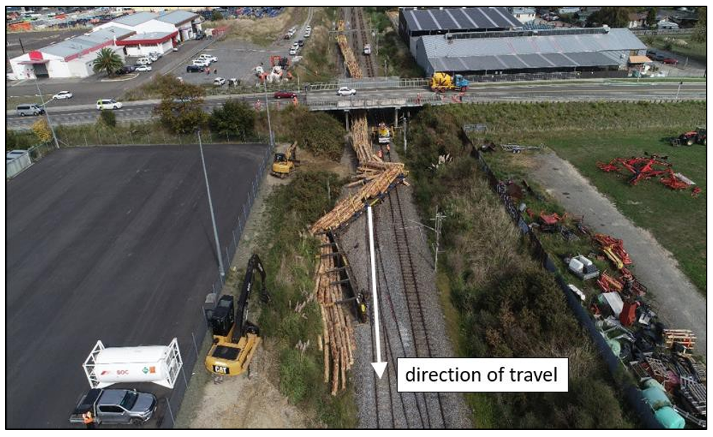 Photo showing derailed wagons from above