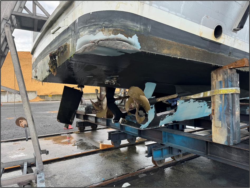 Hull breach and damage to propellers and rudders
