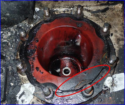 Damaged&nbsp;gasket&nbsp;between&nbsp;cable&nbsp;socket&nbsp;and&nbsp;oil-filled&nbsp;socket