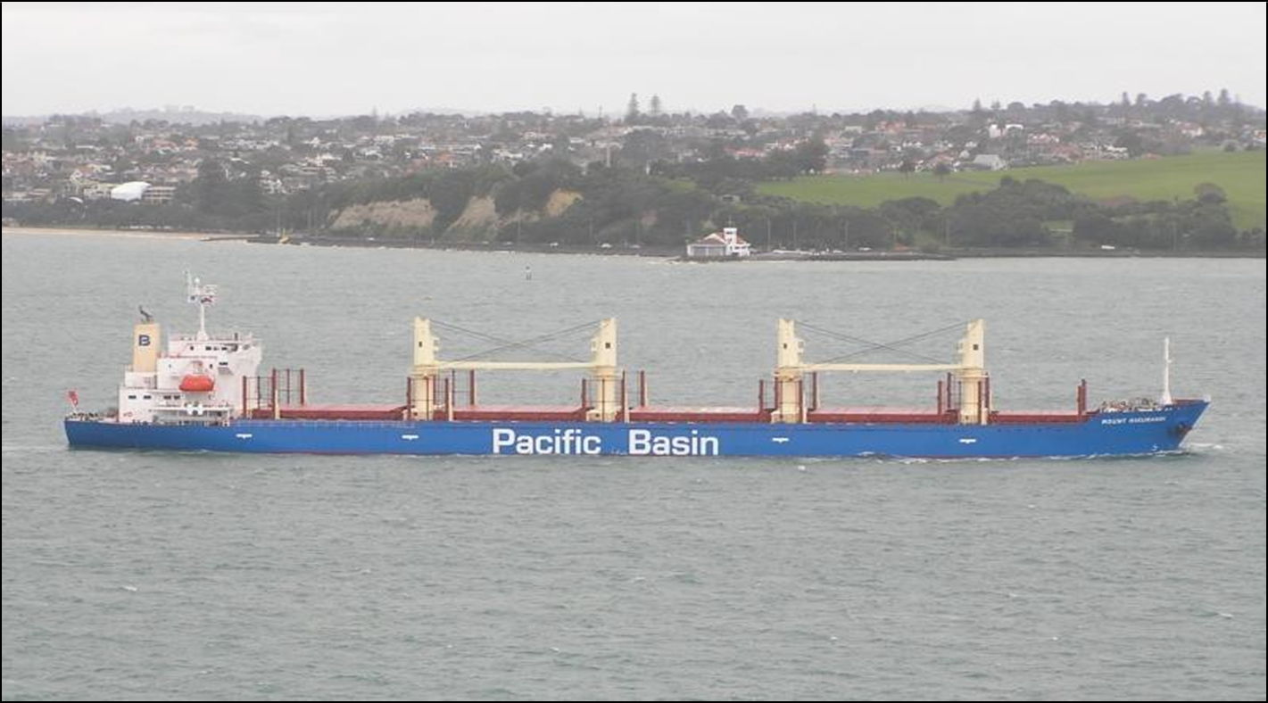 The bulk carrier Mount Hikurangi