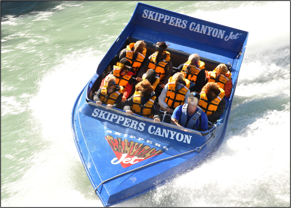 Jet boat&nbsp;Discovery 2 (prior to fitting of roll bar) 