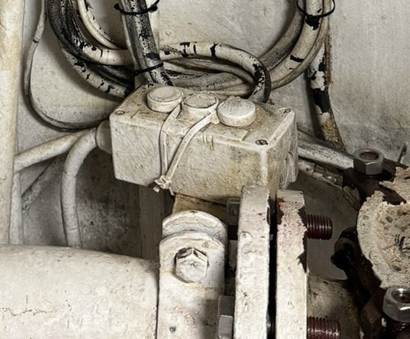 Figure 13: Local pump control with buttons and light covered in paint