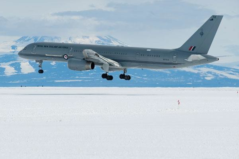  RNZAF Boeing 757-2K2, Antarctica (Courtesy of the Royal New Zealand Air Force)