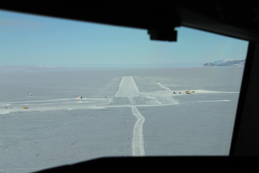 Figure 1 Approach to Pegasus Field runway 33, 3 October 2013 (Courtesy of the RNZAF)