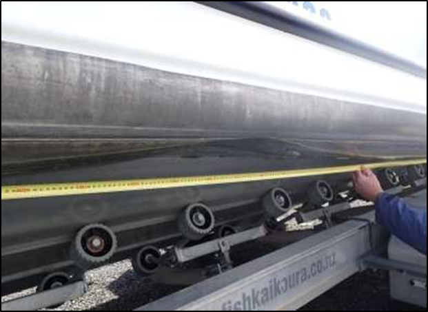 Indentation under port pontoon