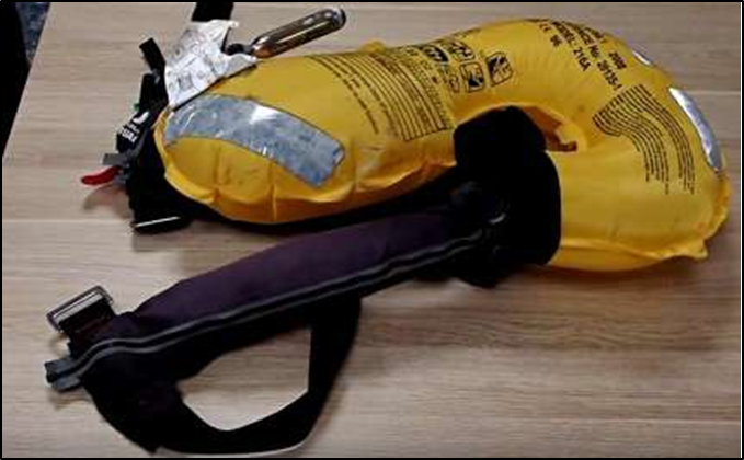  Lifejacket bladder pinched for several seconds