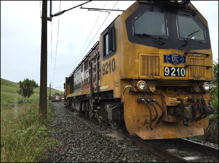 Train 220, locomotive DL9210