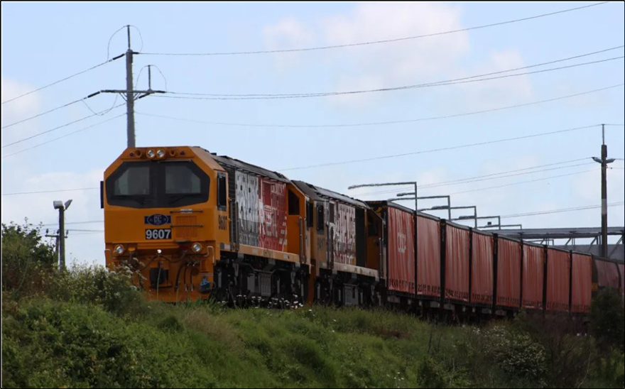 Locomotive&nbsp;DL9607,&nbsp;the&nbsp;lead&nbsp;locomotive&nbsp;of&nbsp;Train&nbsp;391 