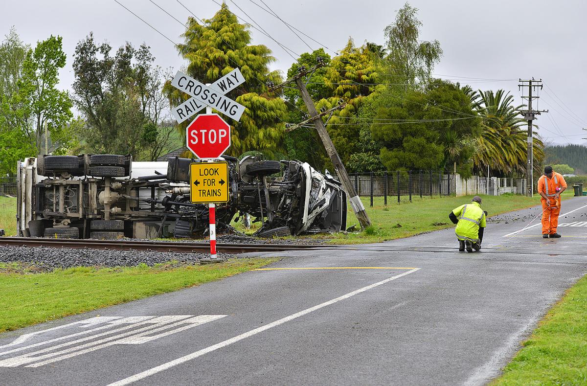 Safety for pedestrians and vehicles using level crossings TAIC